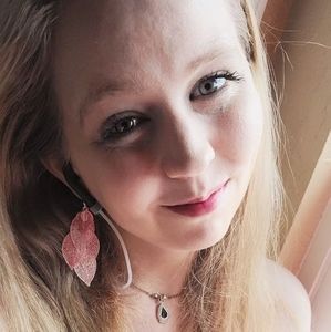 Meet your Posher, Angie